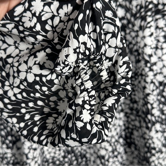 Talbots popover top, size small, flowy, black and white, lightweight, spring - Picture 4 of 8